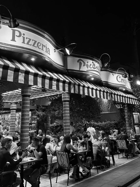 Fachada antigua pizzería Picasso Puerto Banús